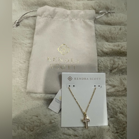 NWT Kendra Scott Cross Gold Pendant Necklace in White Kyocera Opal